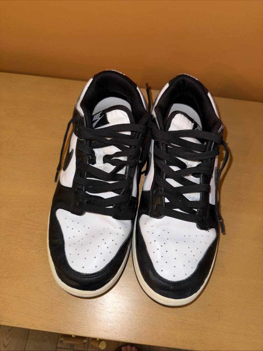 Nike Men's Black and White Low-Top Sneakers